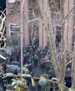 Flaga ze swastyką na trumnie i nazistowskie pozdrowienia. Szok w Rzymie