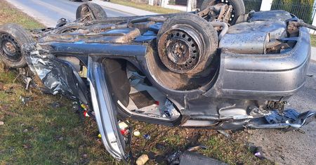 Tragiczny wypadek w Chełmie. Dwóch 18-latków nie żyje. Autem jechało 10 osób