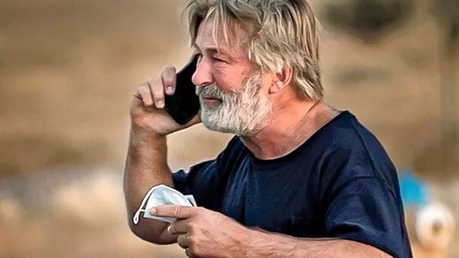 Produkcja filmu "Rust" została zawieszona po tym jak Alec Baldwin śmiertelnie postrzelił operatorkę Halynę Hutchins. Niewykluczone, że film zostanie jednak dokończony 