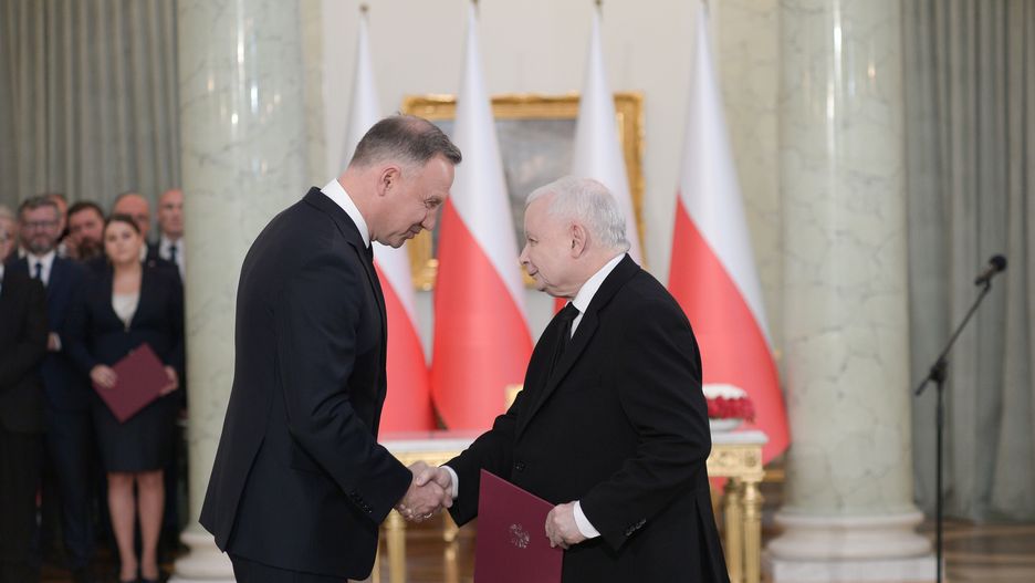 Andrzej Duda, Jaros�aw Kaczy�ski
Marcin Obara
gest, ministra, nominacja, PiS, polityk, polityka, powo�anie, rz�d, zmiany w rz�dzie