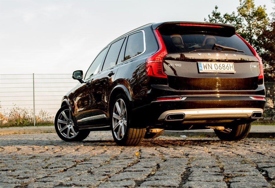 Volvo XC90 - rzut od tyłu