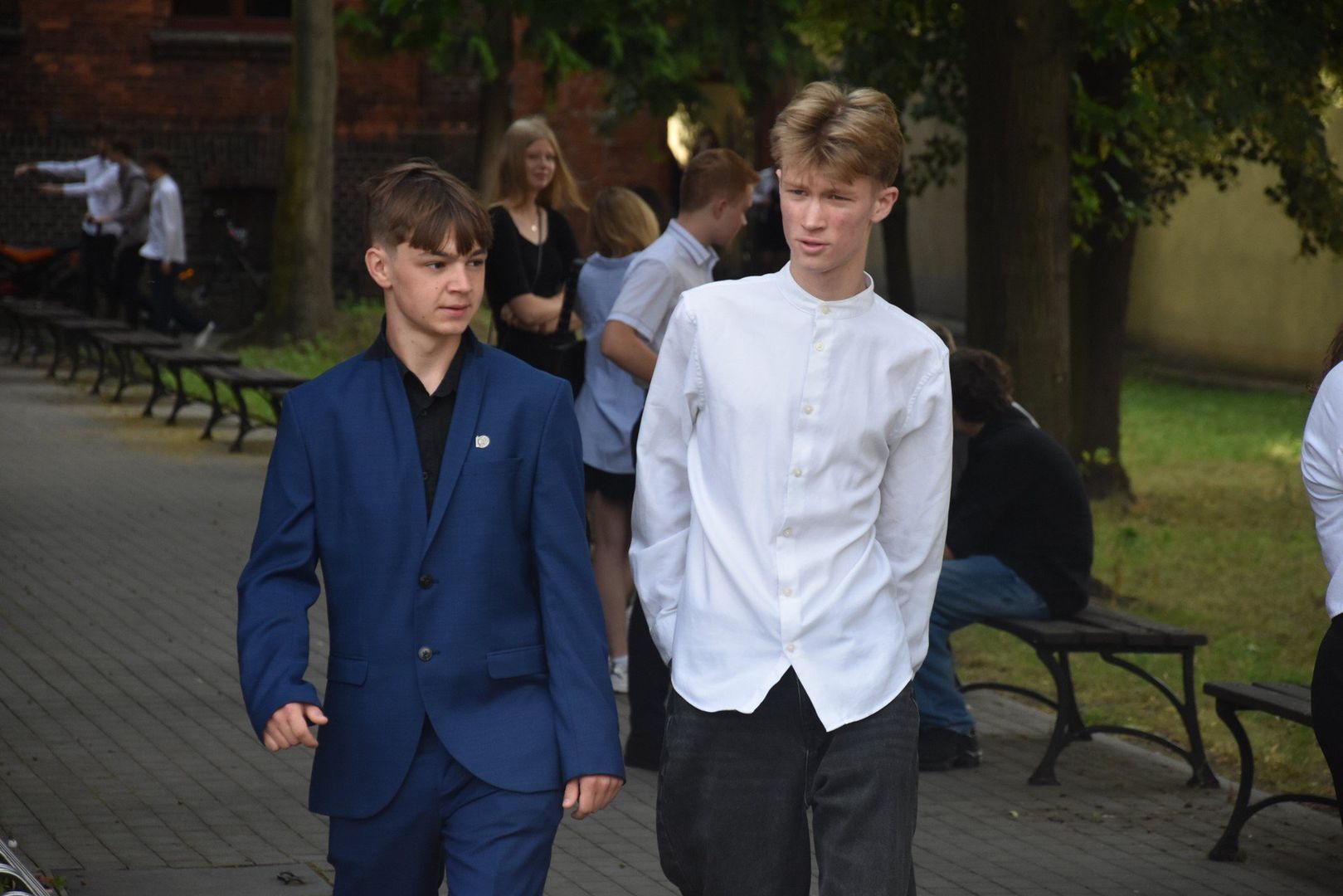 Ostatni dzwonek w śremskim Ogólniaku. Uczniowie zakończyli rok szkolny i odebrali świadectwa [film, zdjęcia]