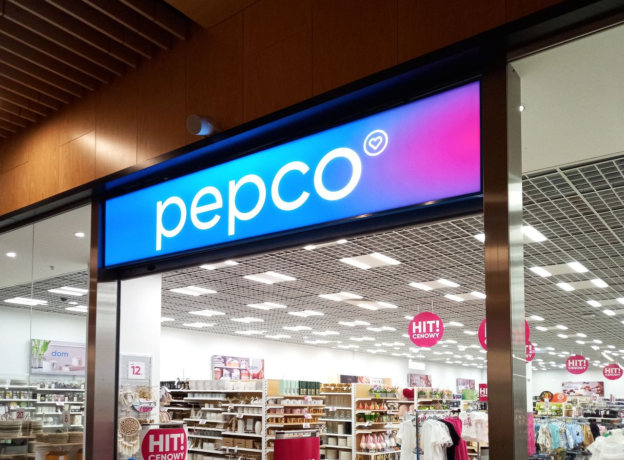 Futrzana narzuta na chłodne dni. W Pepco jest w specjalnej cenie