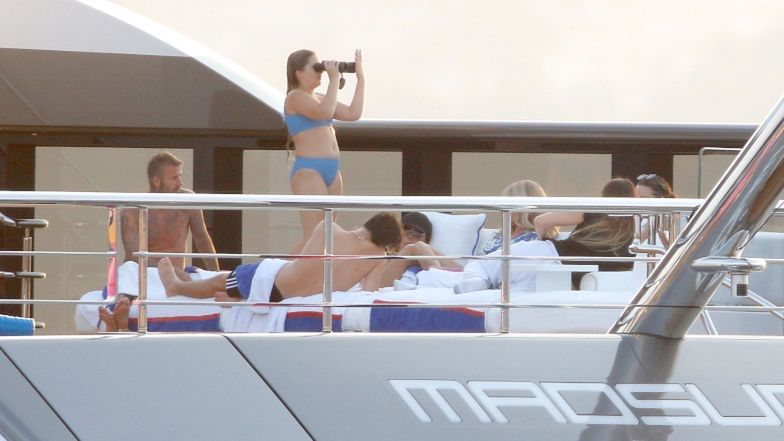 Rodzina Beckhamów na wakacjach na Morzu Śródziemnym