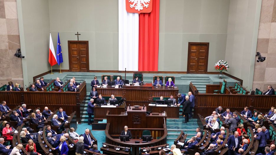 Opozycja dogania PiS w nowym sondażu
