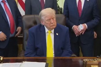 Nagrali przysypiającego Trumpa. Lekarz: to nie jest normalne