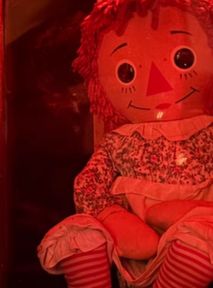 Lalka Anabelle wyruszyła w upiorne tour. Warrenowie ostrzegali, żeby jej nie ruszać
