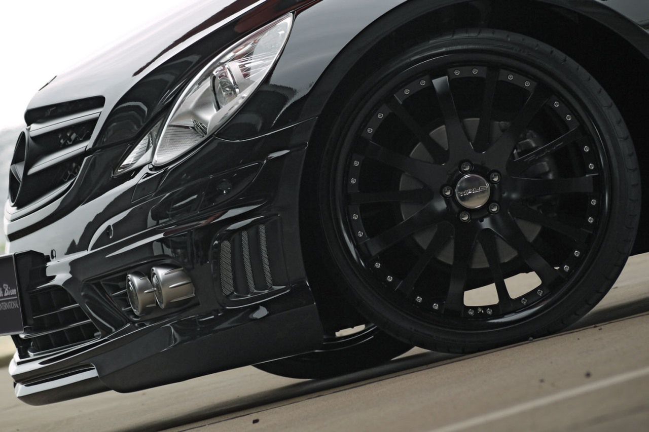 Mercedes klasy R Black Bison Edition od Wald International