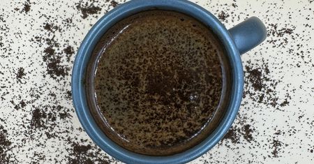 Naturalne peelingi z kuchennych składników. Wygładzają lepiej niż te ze spa