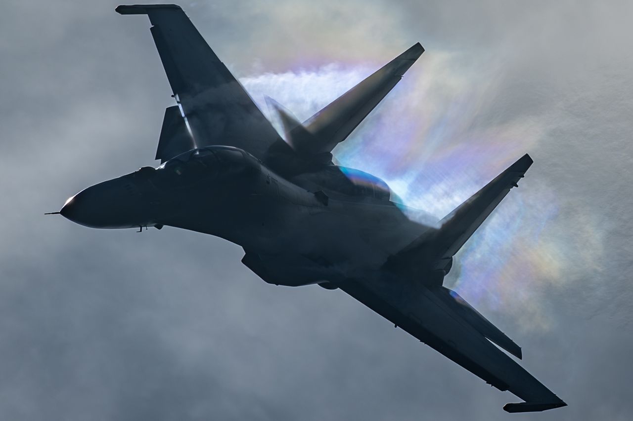 US-Malay joint operation: KC-135 refuels russian Su-30s