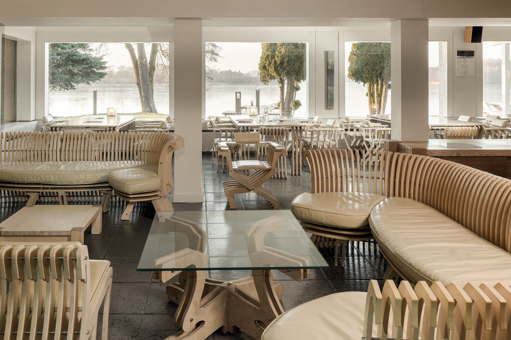 Kto nie szuka miejsca, gdzie można spleść myśli w całe zdanie?