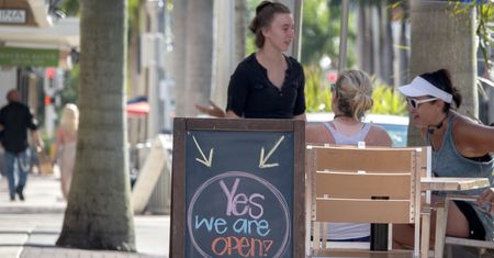 Odmrażanie gospodarki. Nieoficjalnie: od 18 maja restauracje będą mogły obsługiwać w ogródkach
