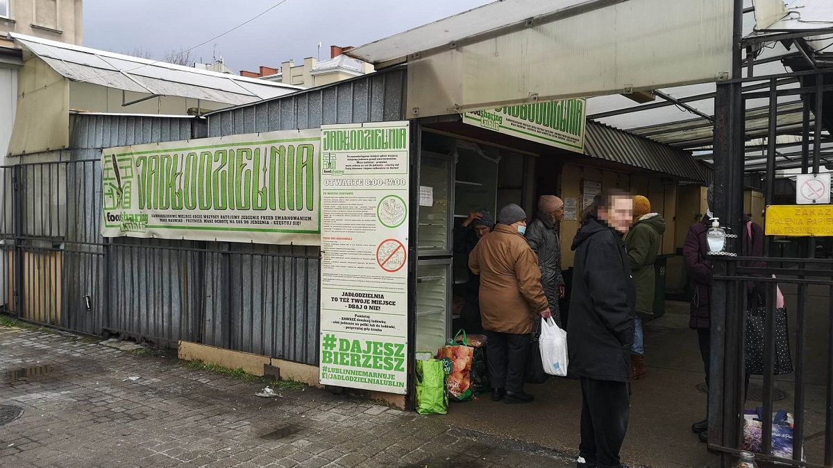 Jadłodzielnia działająca na Targowisku przy al. Tysiąclecia w Lublinie
