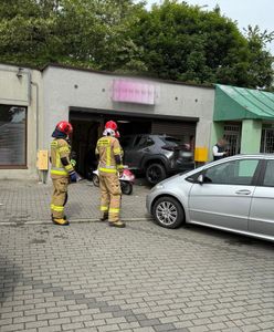 73-latek wjechał do salonu kosmetycznego. Trzy osoby w szpitalu