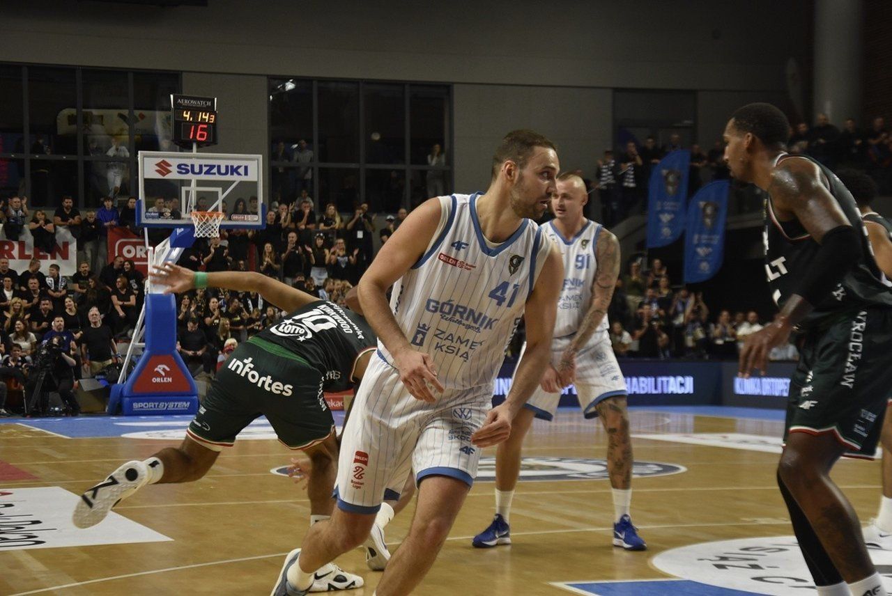 Podczas spotkania z koszykarzami Górnika Zamek Książ będzie można kupić sobie koszulką, taką w jakiej oni grają