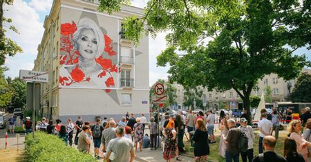 Warszawa. Mural Kory na Bielanach. Symboliczne odsłonięcie w urodziny