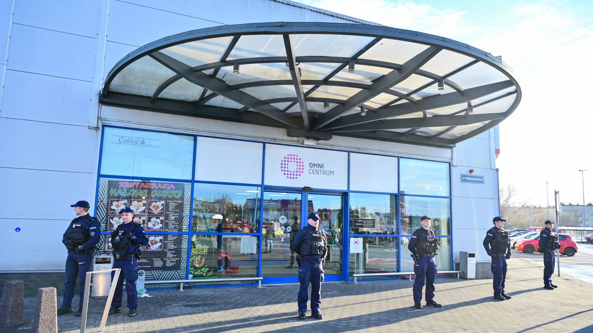 Koszmar w Olkuszu. Nożownik zaatakował w dwóch miejscach.