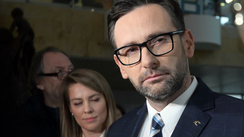 Daniel Obajtek w Uniwersyteckim Szpitalu Dzieciecym w Prokocimiu
18.11.2022 Krakow. Uniwersytecki Szpital Dzieciecy w Prokocimiu. Prezes PKN Orlen Daniel Obajtek i dyrektor lecznicy Wojciech Cyrul podpisali  list intencyjny o wspolpracy  w zakresie inwestycji, remontow i zakupu nowoczesnego sprzetu dla placowki.
N/z Daniel Obajtek
Fot. M.Lasyk/REPORTER
M.Lasyk/REPORTER