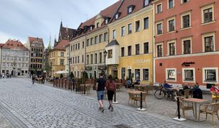 Odmrażanie gospodarki. Wrocławski rynek widmo. Ogródki przy restauracjach świecą pustkami