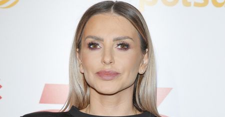 Przebijały przez sukienkę. Monika Goździalska zaskoczyła botkami