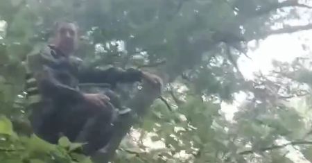 Żołnierze z Rosji chowają się na drzewach. Sami ściągnęli na siebie nieszczęście
