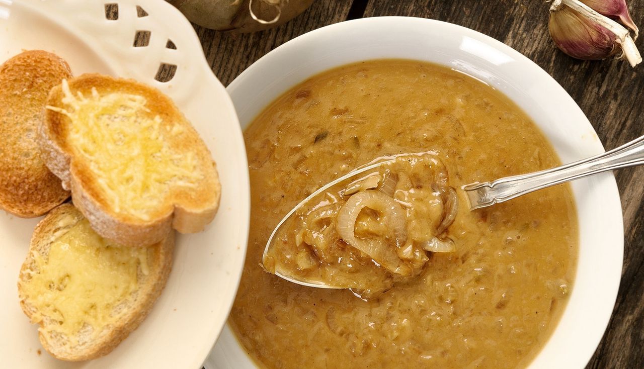 Francuska zupa zyskuje na popularności w Polsce. Bardzo nam posmakowała