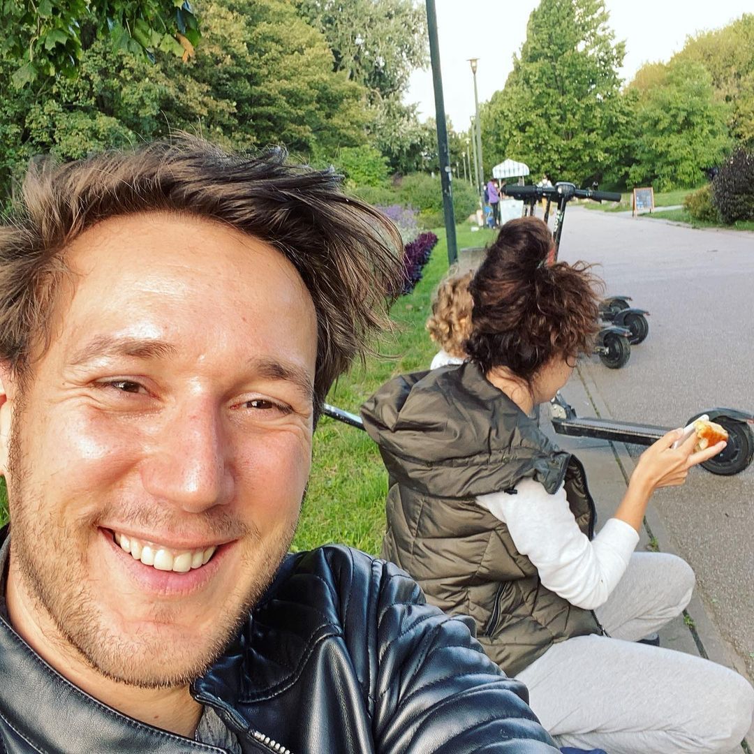 Jakub Świderski z żoną i córką