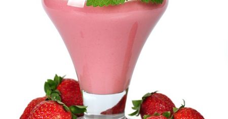 Jogurt grecki truskawkowy o obniżonej zawartości tłuszczu