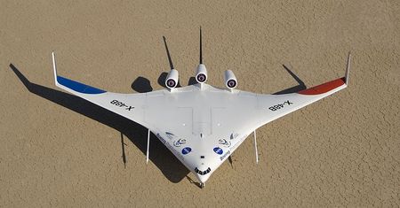 Boeing X-48. Zobacz, jak nauczyli latać giganta