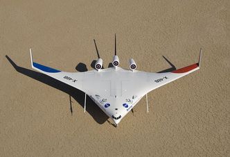 Boeing X-48. Zobacz, jak nauczyli latać giganta