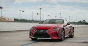 Podobno takich aut "już się nie robi". Test Lexusa LC500 na torze Palm Beach