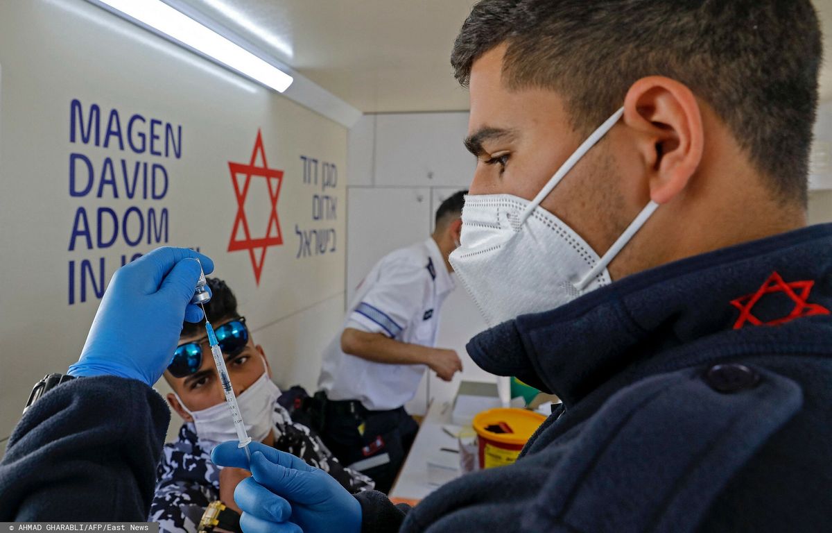 Izrael sprawdził skutki uboczne po trzeciej dawce szczepionki przeciw COVID-19