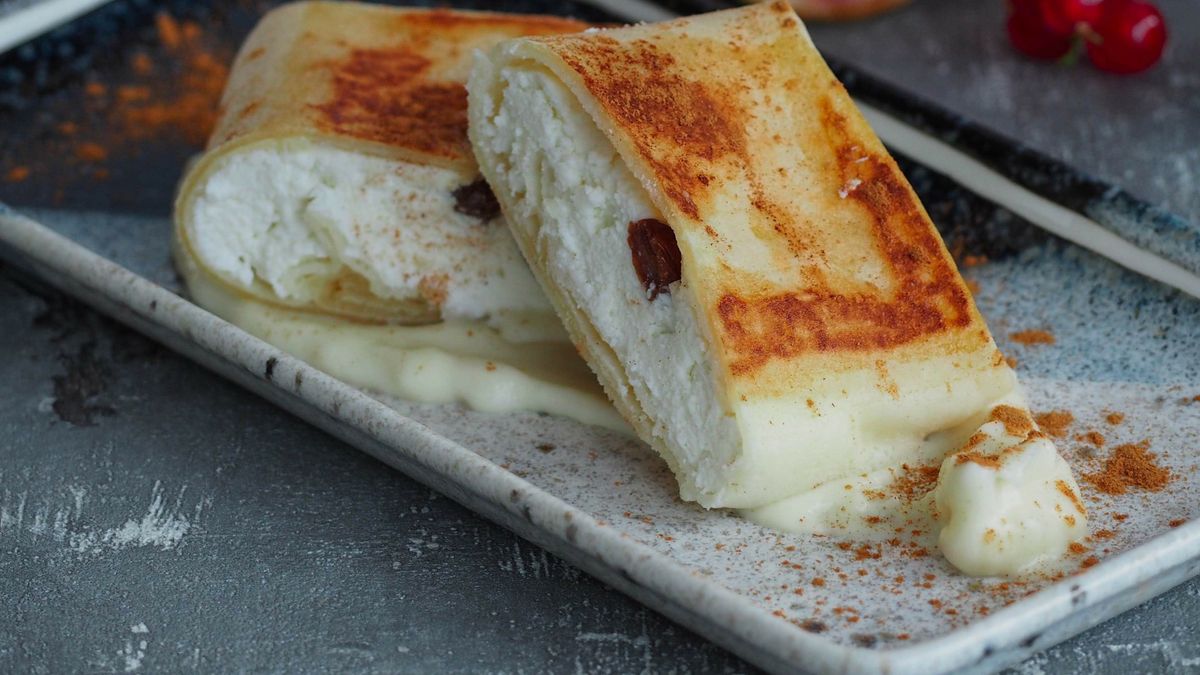 Naleśniki sernikowe to pomysł na zdrowy i wysokobiałkowy deser