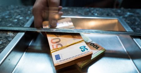 Kursy walut NBP 29.07.2021 Czwartkowy kurs funta, euro, dolara i franka szwajcarskiego