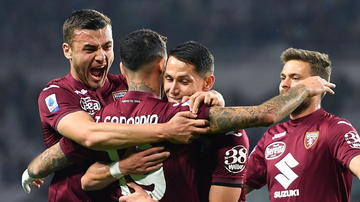 PAP/EPA / ALESSANDRO DI MARCO / Na zdjęciu: piłkarze Torino FC cieszą się z gola