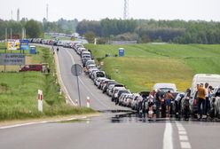 Ukraińcy masowo sprowadzają auta z UE. Na granicy 9 dni