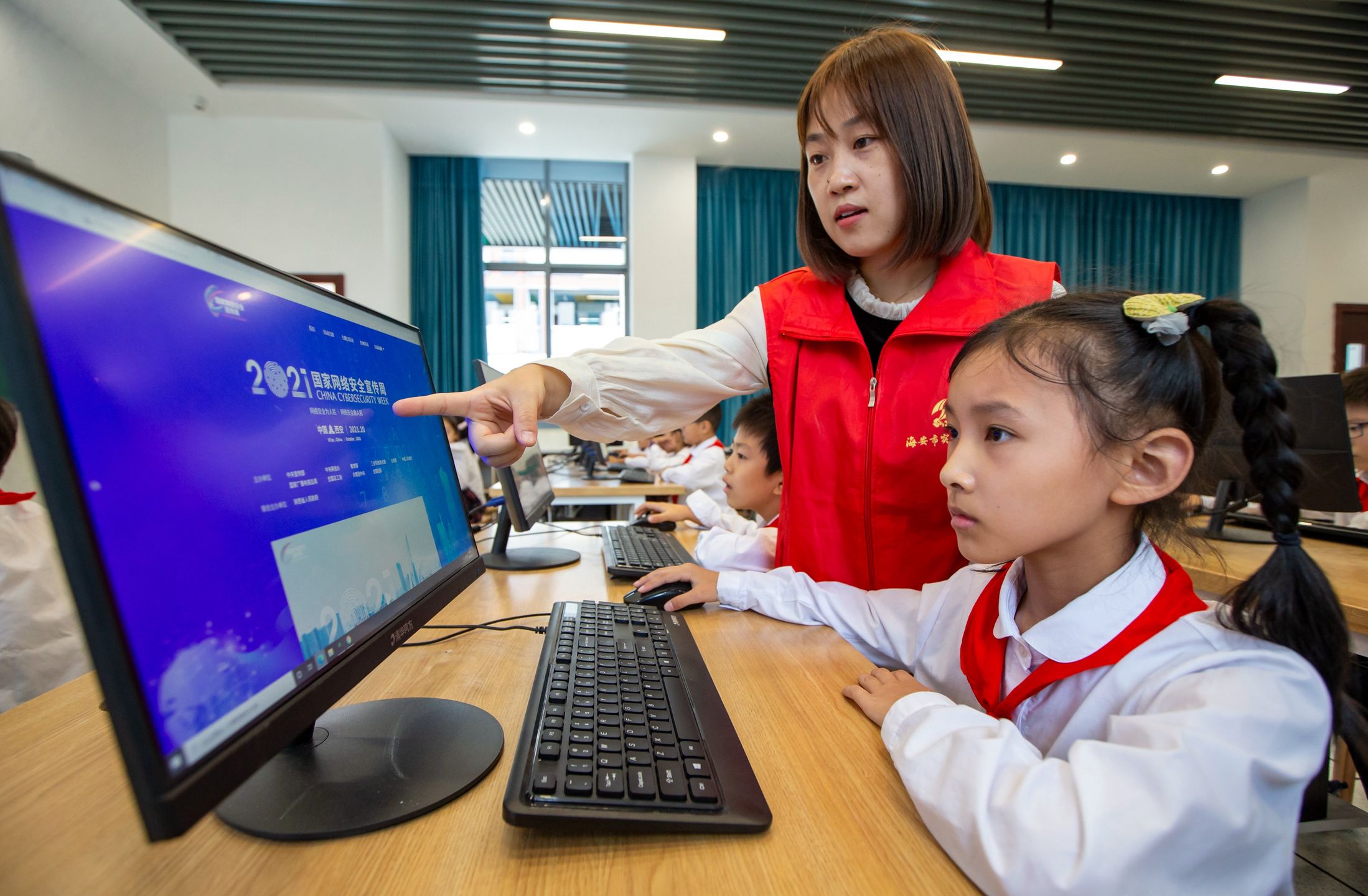 2021 China Cybersecurity WeekHAI'AN, CHINA - OCTOBER 11: A student learns cybersecurity knowledge under the guidance of a volunteer at an experimental primary school during 2021 China Cybersecurity Week on October 11, 2021 in Hai'an, Jiangsu Province of China. 2021 China Cybersecurity Week is held on October 11-17 nationwide. (Photo by Zhai Huiyong/VCG via Getty Images)VCGchina, school, china cybersecurity week