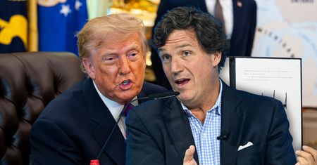 "Stracił prawo do rządzenia". Carlson wzywa do usunięcia Trumpa