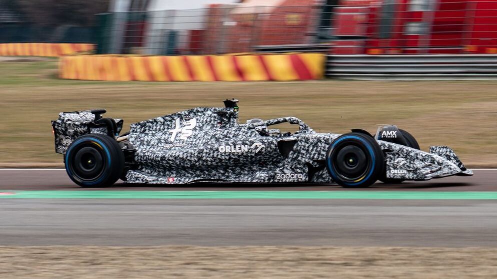 Valtteri Bottas za kierownicą Alfa Romeo C42