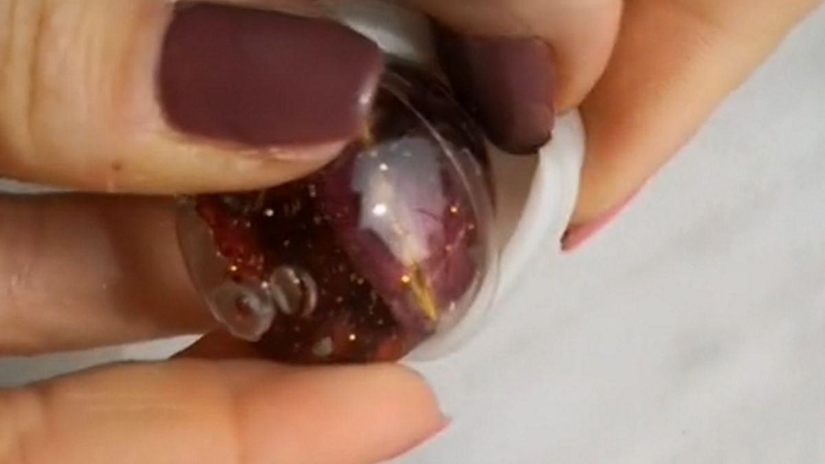 Kula z płatkami róży