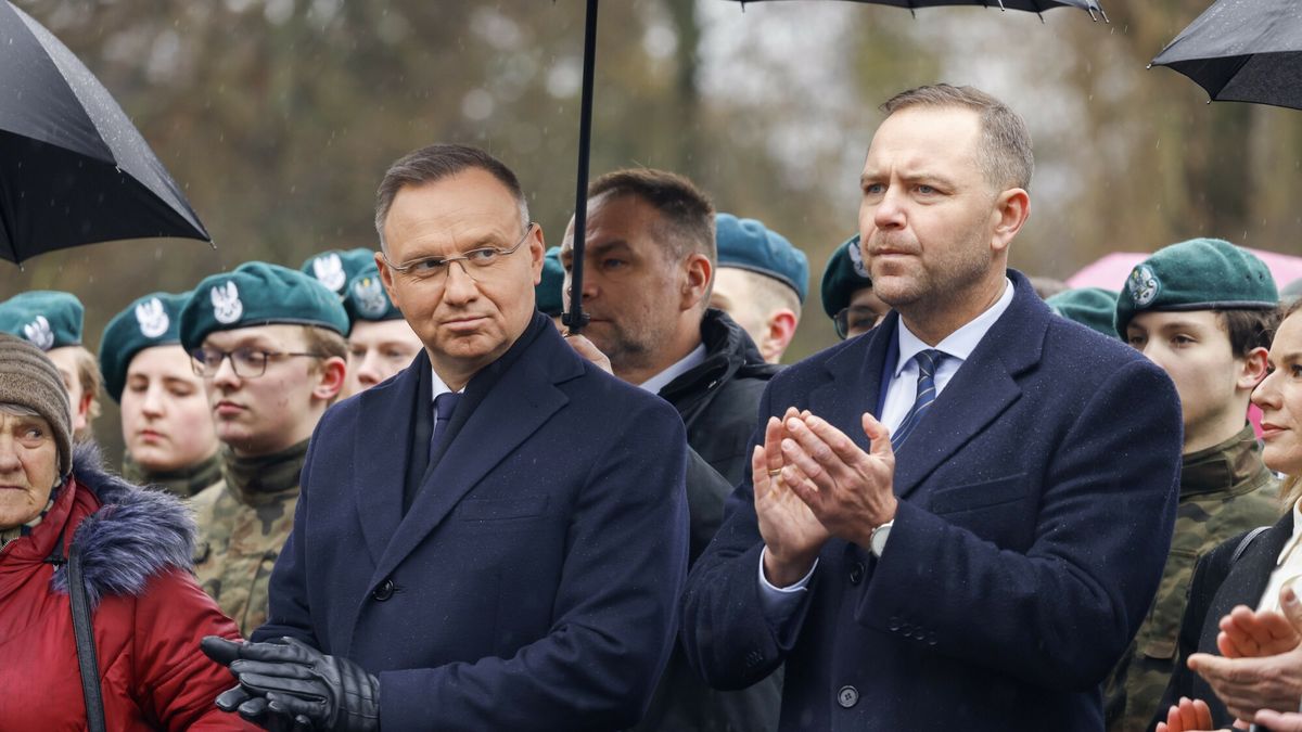 Narodowy Dzie? Pami?ci ?o?nierzy Wykl?tych
01.03.2025. Warszawa. Narodowy Dzien Pamieci Zolnierzy Wykletych. Obchody na Laczce. Fot. Filip Naumienko/REPORTER 
n/z: Andrzej Duda, Karol Nawrocki,
Filip Naumienko/REPORTER