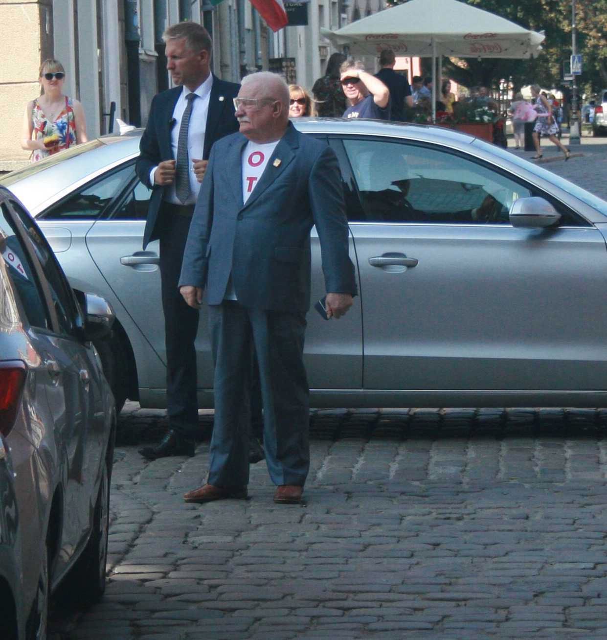 Lech Wałęsa na ślubie córki MagdalenyMagdalena Wałęsa wzięła ślub. Jej mężem jest Lech Kaźmierczyk (po ślubie Lech Wałęsa)