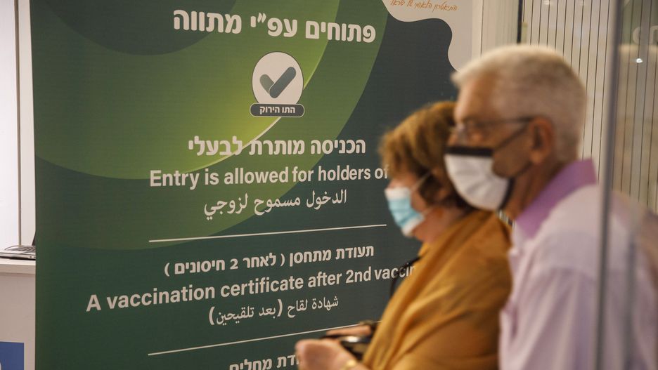 Premier Izraela: szczepionka nie wystarczy na wariant Delta 