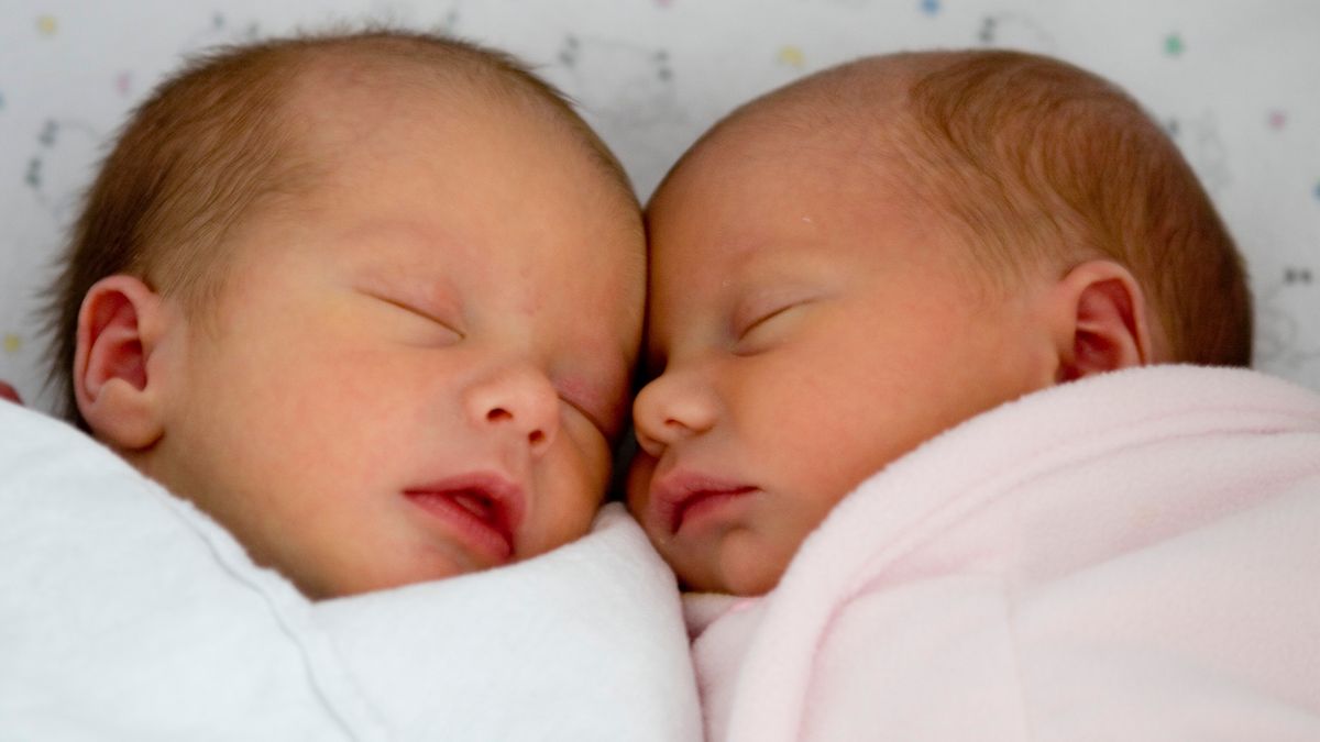 Przyszła mama chce nadać bliźniaczkom to samo imię