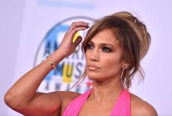 Półnaga Jennifer Lopez w kreacji Valentino. 49-latka wygląda obłędnie