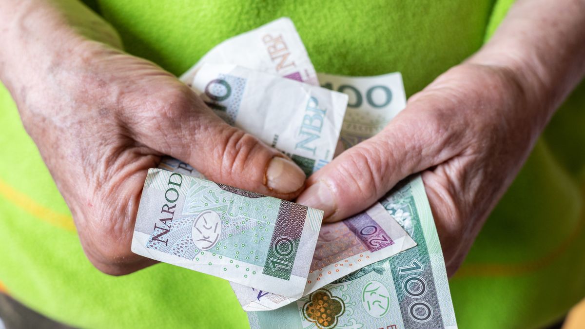 Pobiera najwyższą emeryturę valorization, payment, raise, female