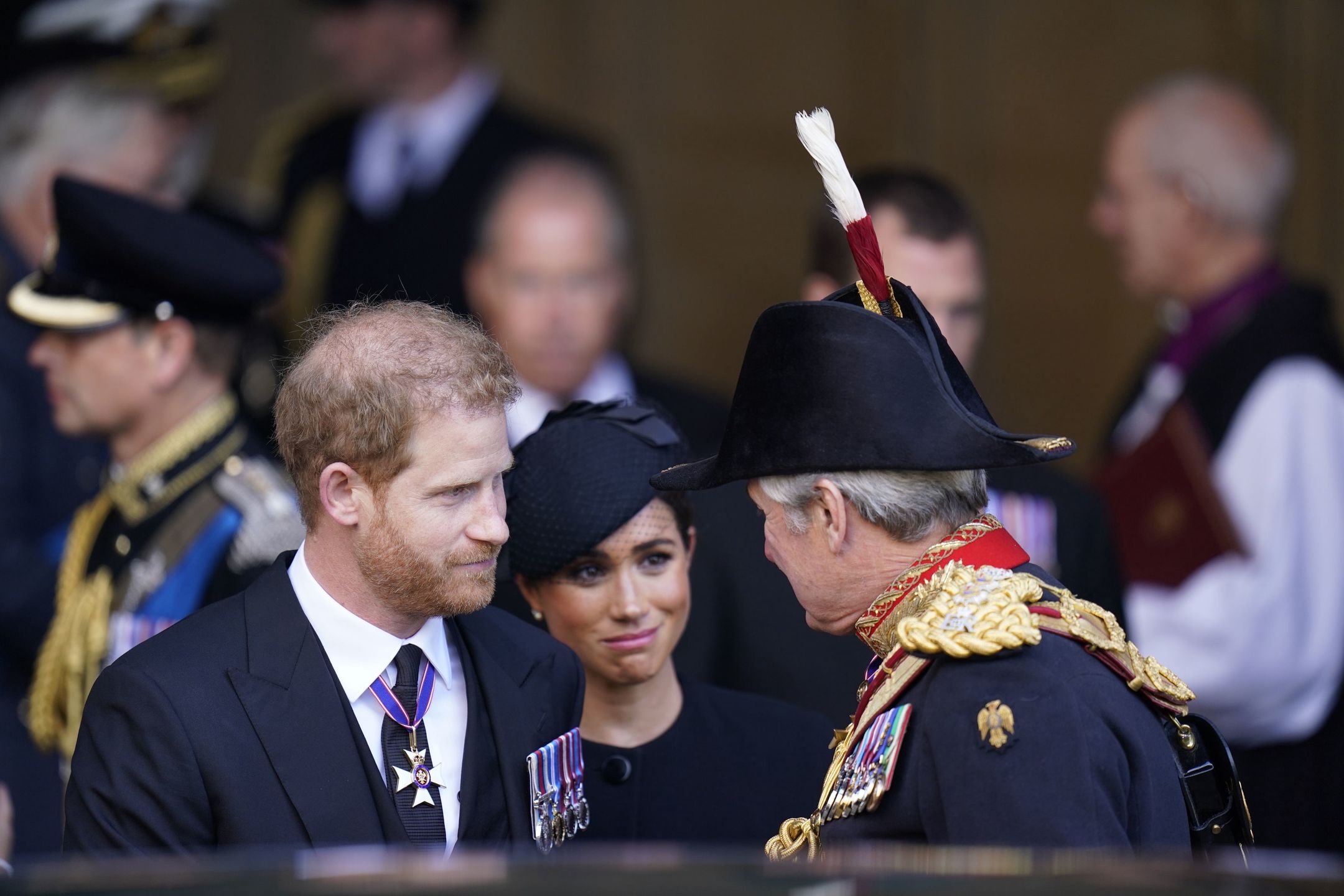 Meghan Markle i książę Harry z rodziną królewską