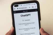 ChatGPT na smartfonie , fot. unsplash