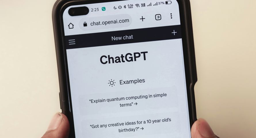 ChatGPT i długo nic. Claude wyprzedził w Polsce Perplexity