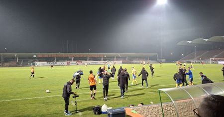 KSZO 1929 Ostrowiec Świętokrzyski wygrało ze Stalą Kraśnik. Decydujący gol Majewskiego